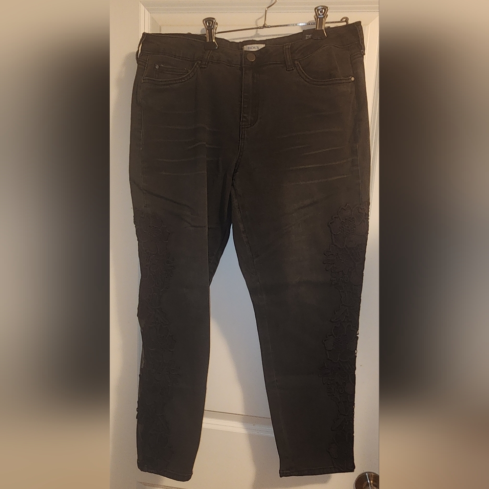NWT Ricki's Women's Black Skinny Cropped Jeans With Lace Detail On The Sides